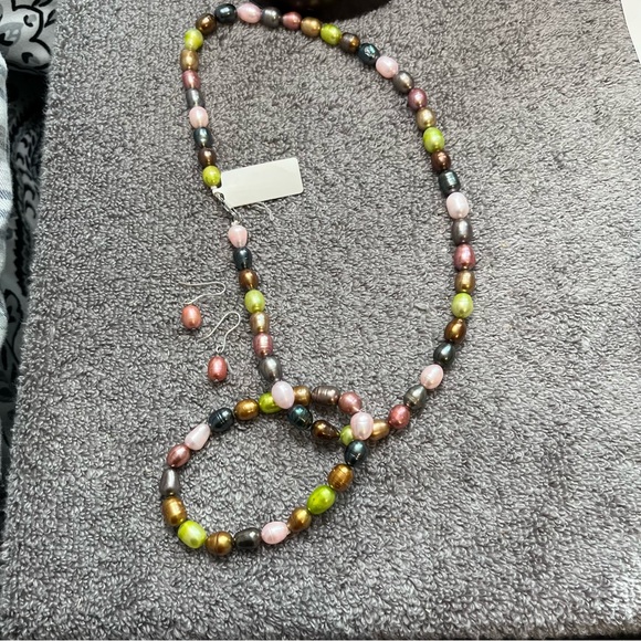 Freshwater Pearl Necklace,Stretch Bracelet And Earrings Set. - Picture 2 of 5